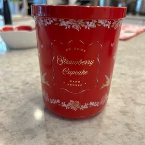 “New” DW Home Red Floral Candle 15.7 oz “Strawberry Cupcake”